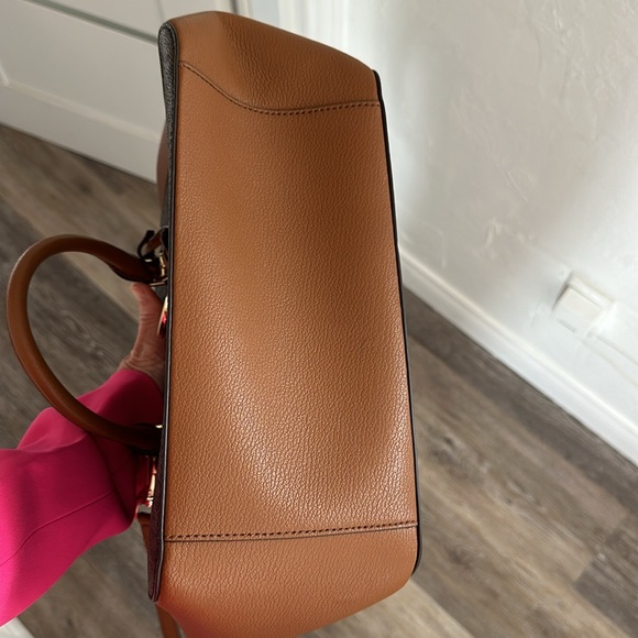 Michael Kors Handbag never used but no tags. - Picture 12 of 17